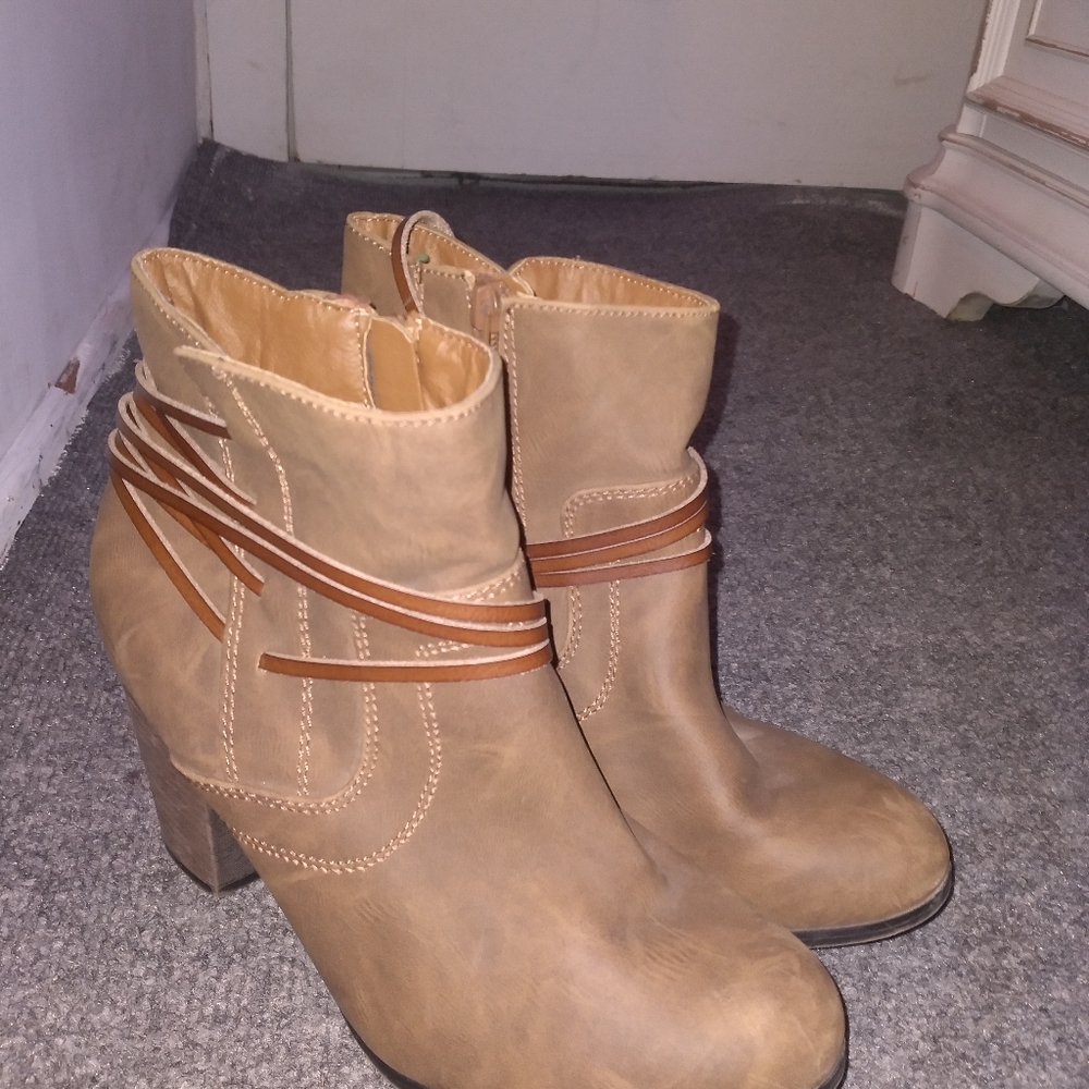 Zip Up Block Heel Ankle Boots